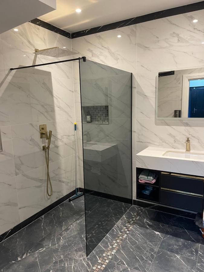 Modern Huge Double Room With Private Bathroom In Colindale Edgware Exterior foto